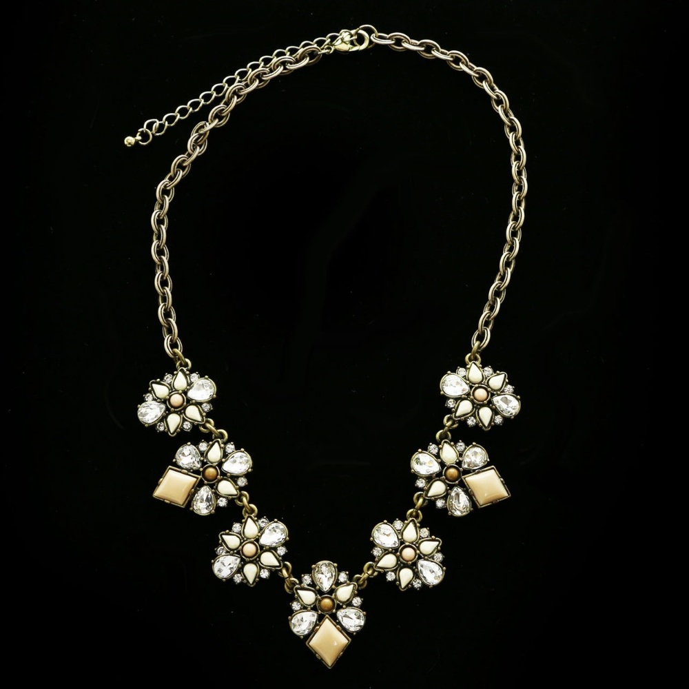 Luxury Crystal Necklace Gold/White NWOT